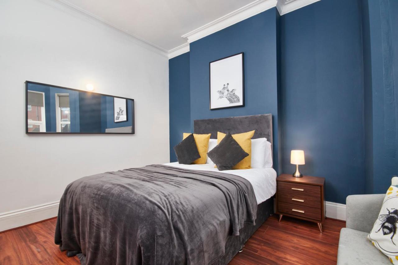 5 Bed House In Leamington Spa Perfect For Contractors With 7 Beds By Purestay - 14 Night Min! Exteriör bild