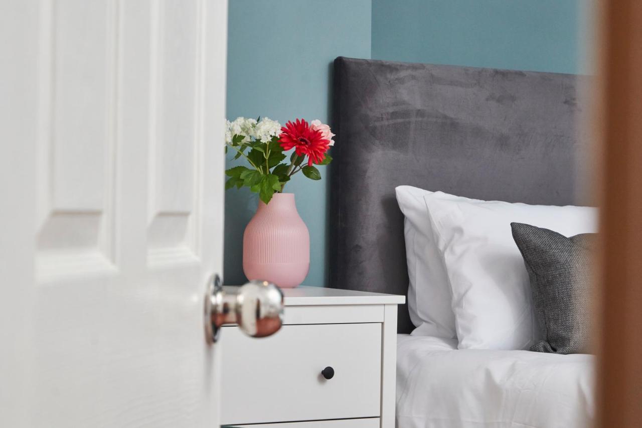 5 Bed House In Leamington Spa Perfect For Contractors With 7 Beds By Purestay - 14 Night Min! Exteriör bild