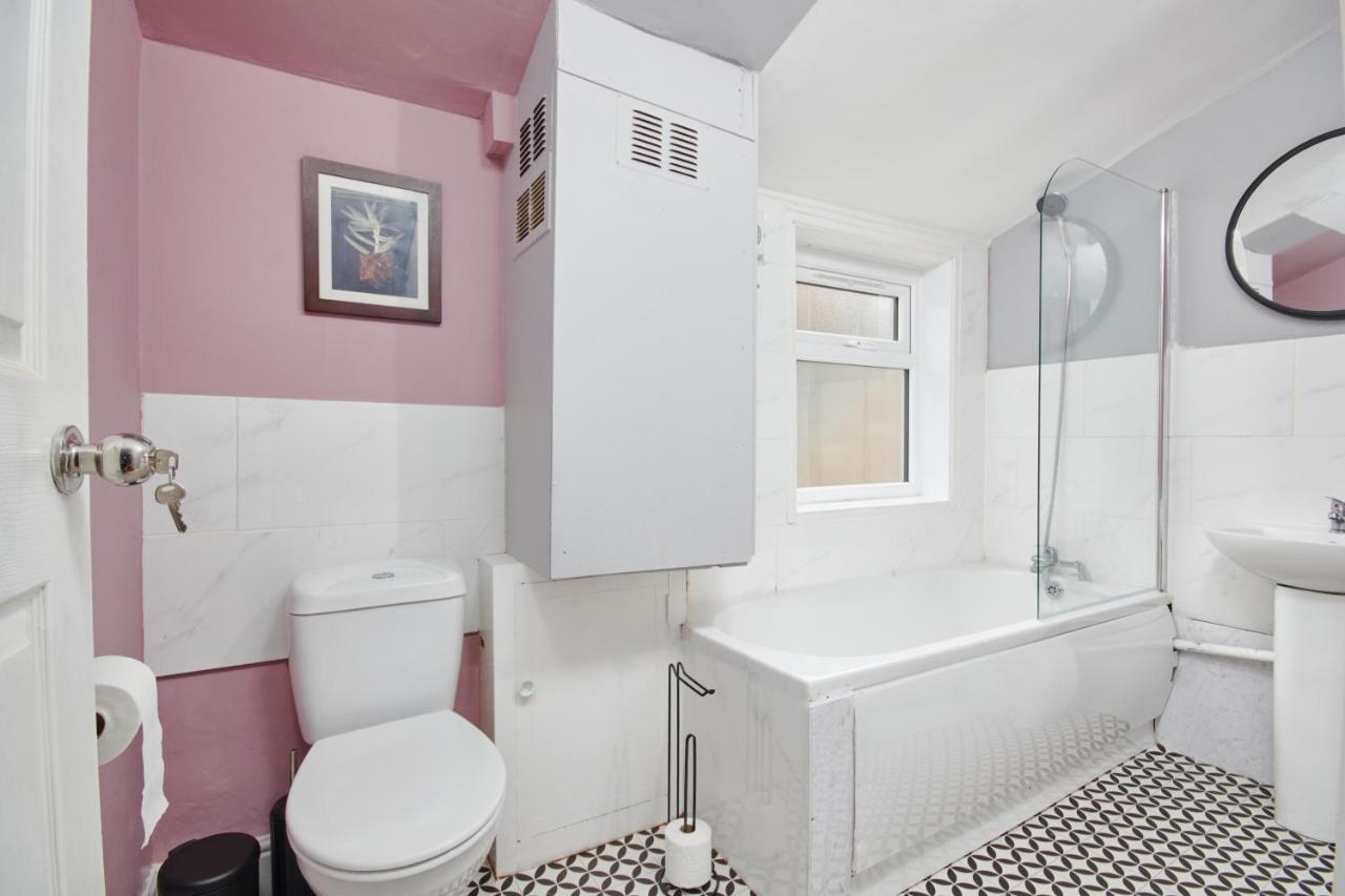 5 Bed House In Leamington Spa Perfect For Contractors With 7 Beds By Purestay - 14 Night Min! Exteriör bild